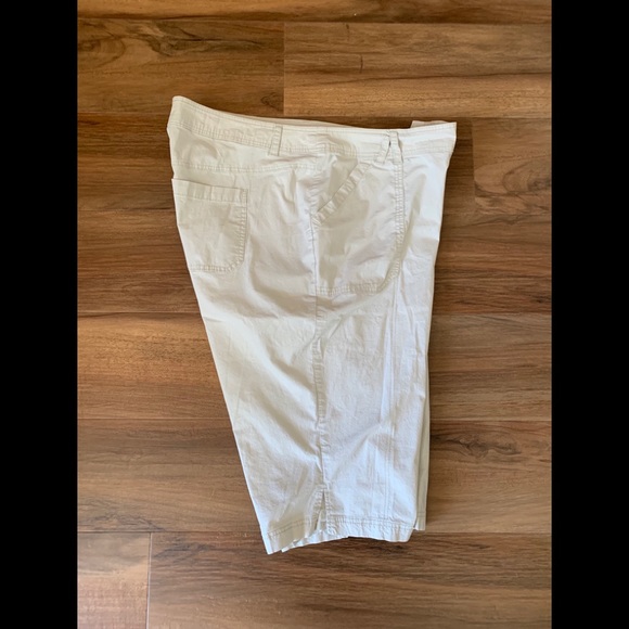 Lane Bryant Pants - ❌4for$10❌Nice Lane Bryant Khaki Skimmer Capris ❣️